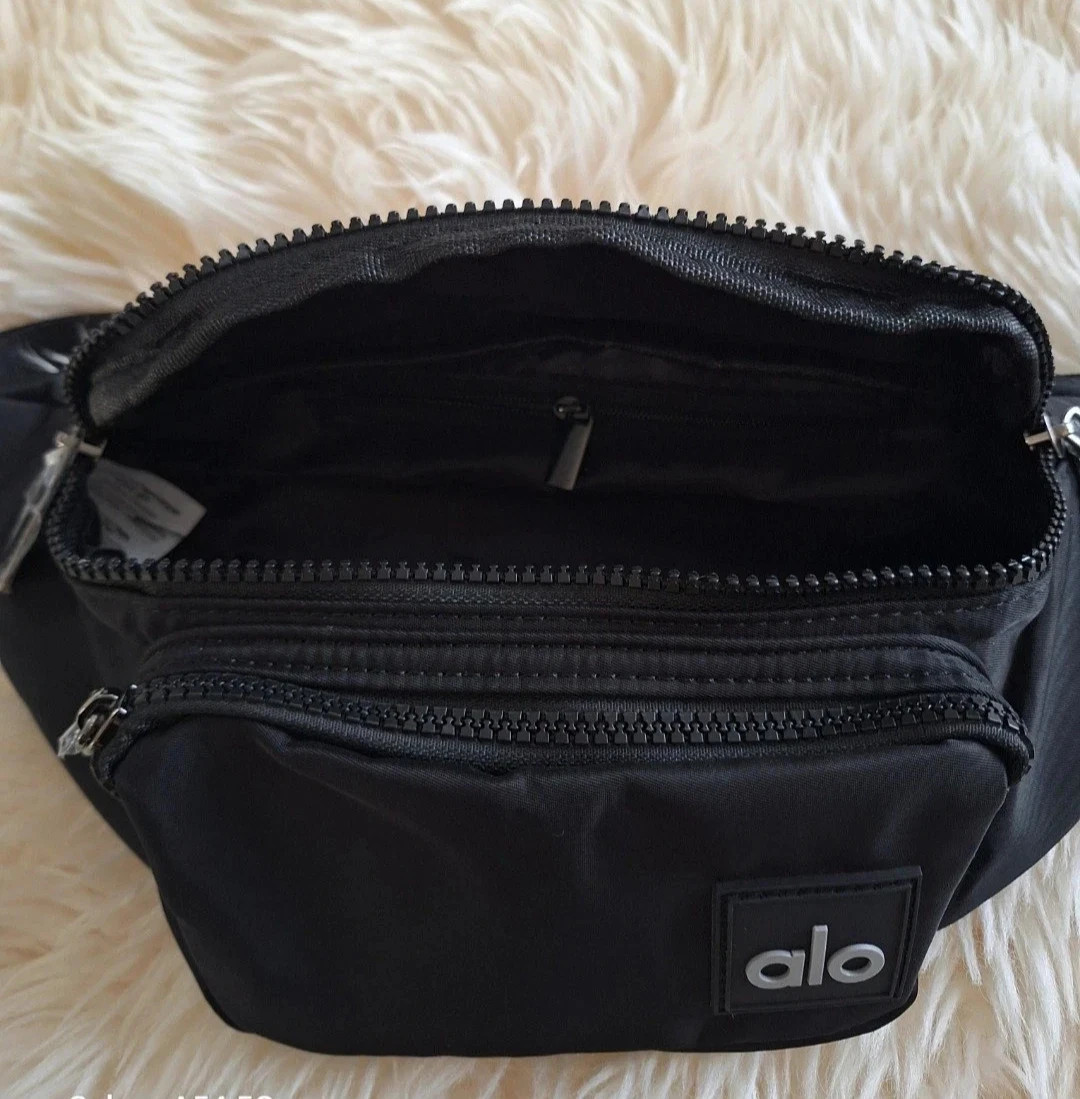Alo Yoga Explorer Belt Bag Black Crossbody Fanny Pack Stylish