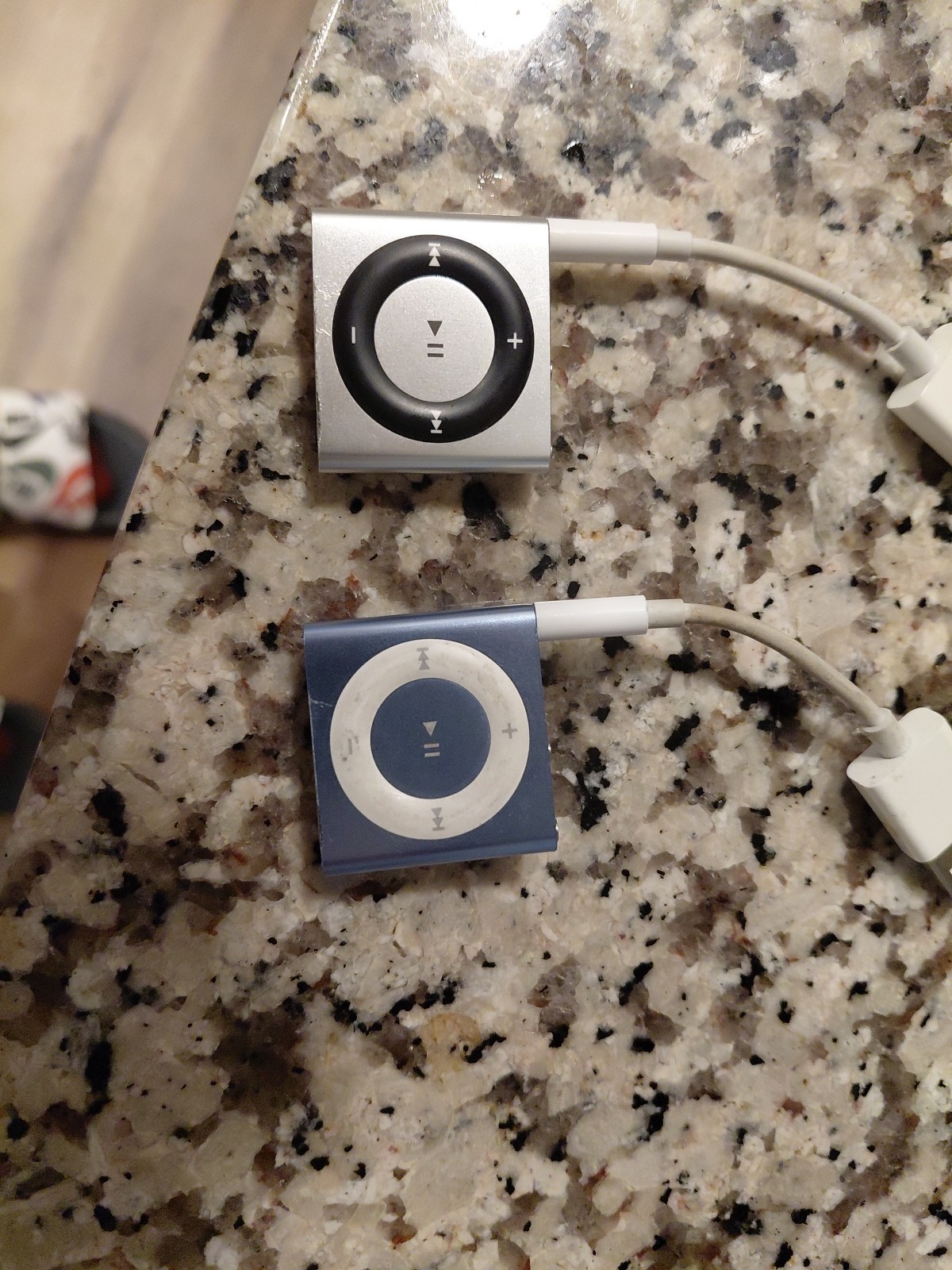 2 iPod Shuffle MP3 Player