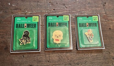 Vintage Lot Of 3 1990 s Walmart Halloween Pins On Cards-Skeleton, Scarecrow, Cat