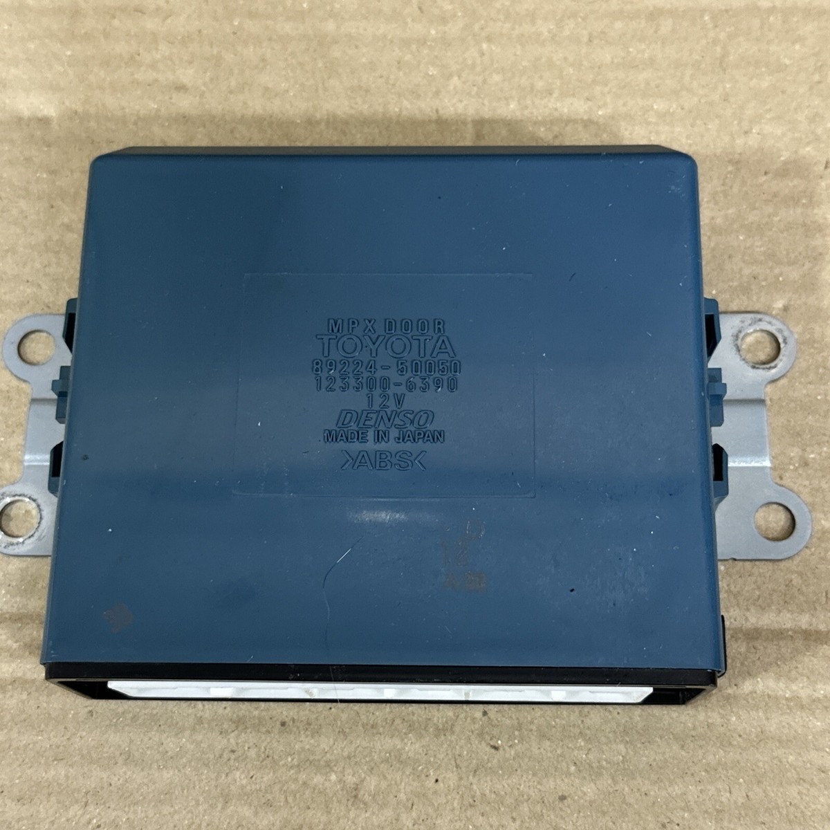 リピ様8.1 Rear Multiplex Network Door Computer 2001-2006 Lexus LS430 OEM