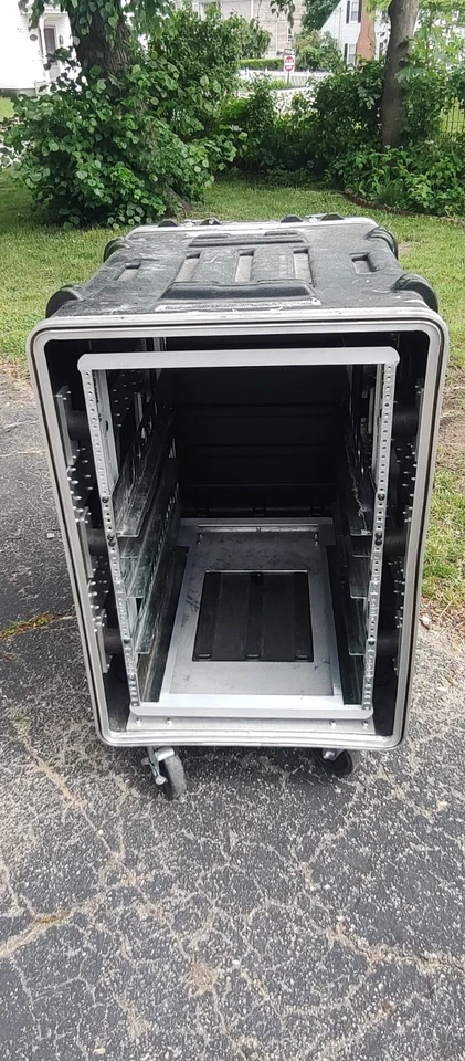 REDUCED PRICE! 4 - Shock Mounted 16 Rack Unit Road/Flight Cases - Image 3 of 4