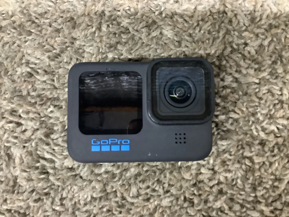 GoPro Hero 11 Black 5K Video 23MP Streaming Action Camera includes Battery - Image 2 of 4