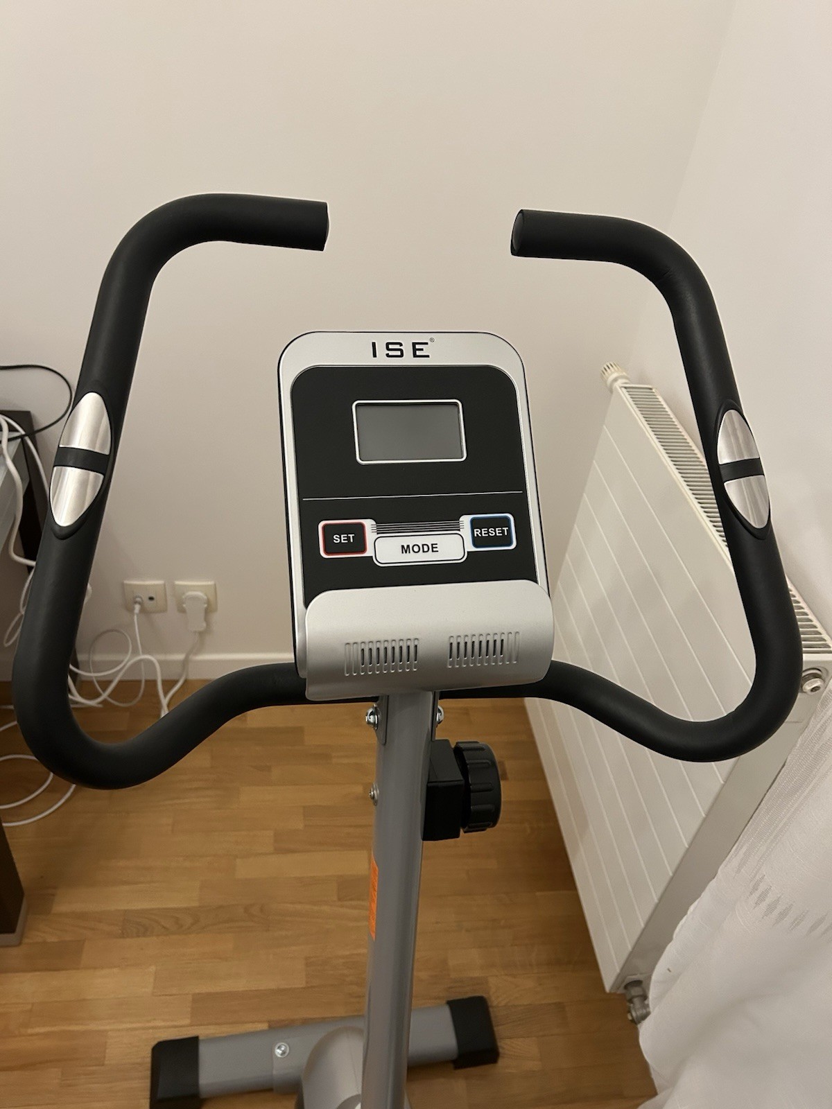 Vélo d'appartement neuf ISE 8608 noir en acier pour fitness