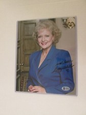 Betty White signed photo Beckett certificate and sticker