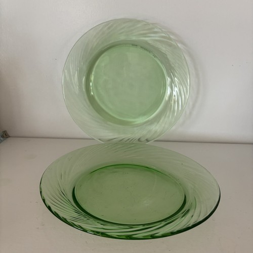 PYREX Festiva Spring Green Swirl Glass Plates 9” Set of 2