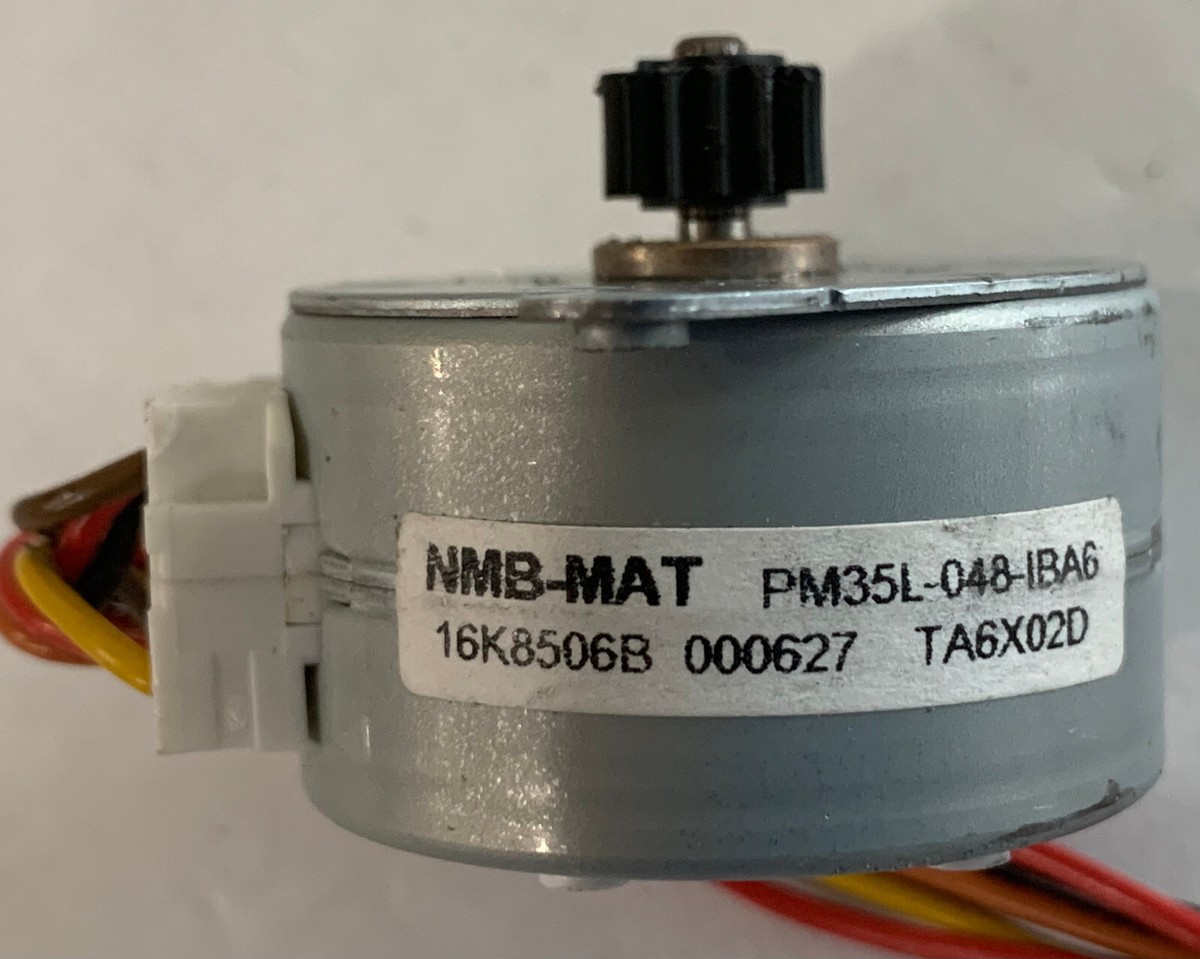 NMbb 2003-2005 Mazda Miata Passenger Rear Spindle / Hub / NON-ABS