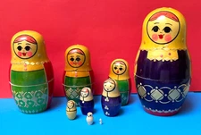 Vintage 9-doll Matryoshka Hand Painted  Russian Nesting Doll Dolls Folk Art