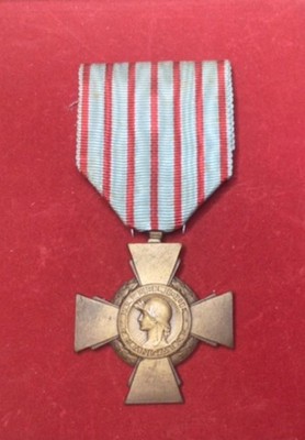 FRANCE - COMBATANT'S CROSS patinated bronze ribbon T B E
