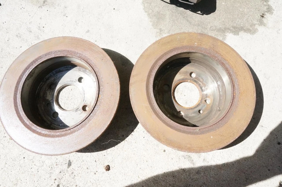 Conjunto combinado de rotores de freio traseiro BMW E30 par esquerda + direita 87-91 325e 325i - Imagem 2 de 3