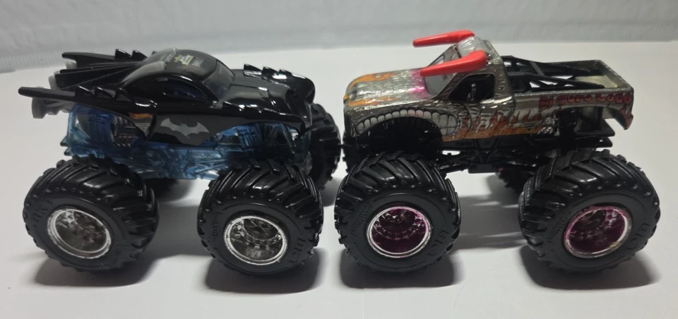 Lote de 8 Monster Jam Trucks Grave Digger Jurassic Attack Batimóvil Max D Titan Foto 4 de 4