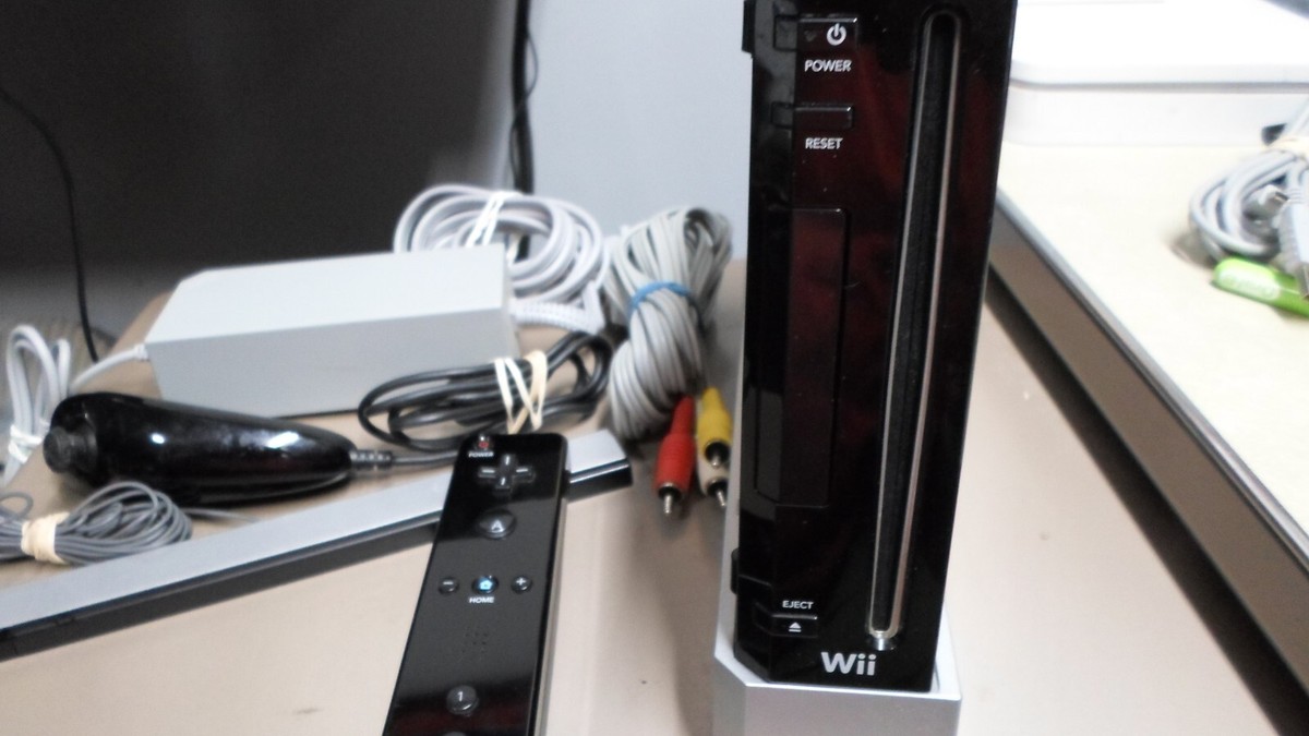 Black Nintendo Wii System with 4 Games | eBay
