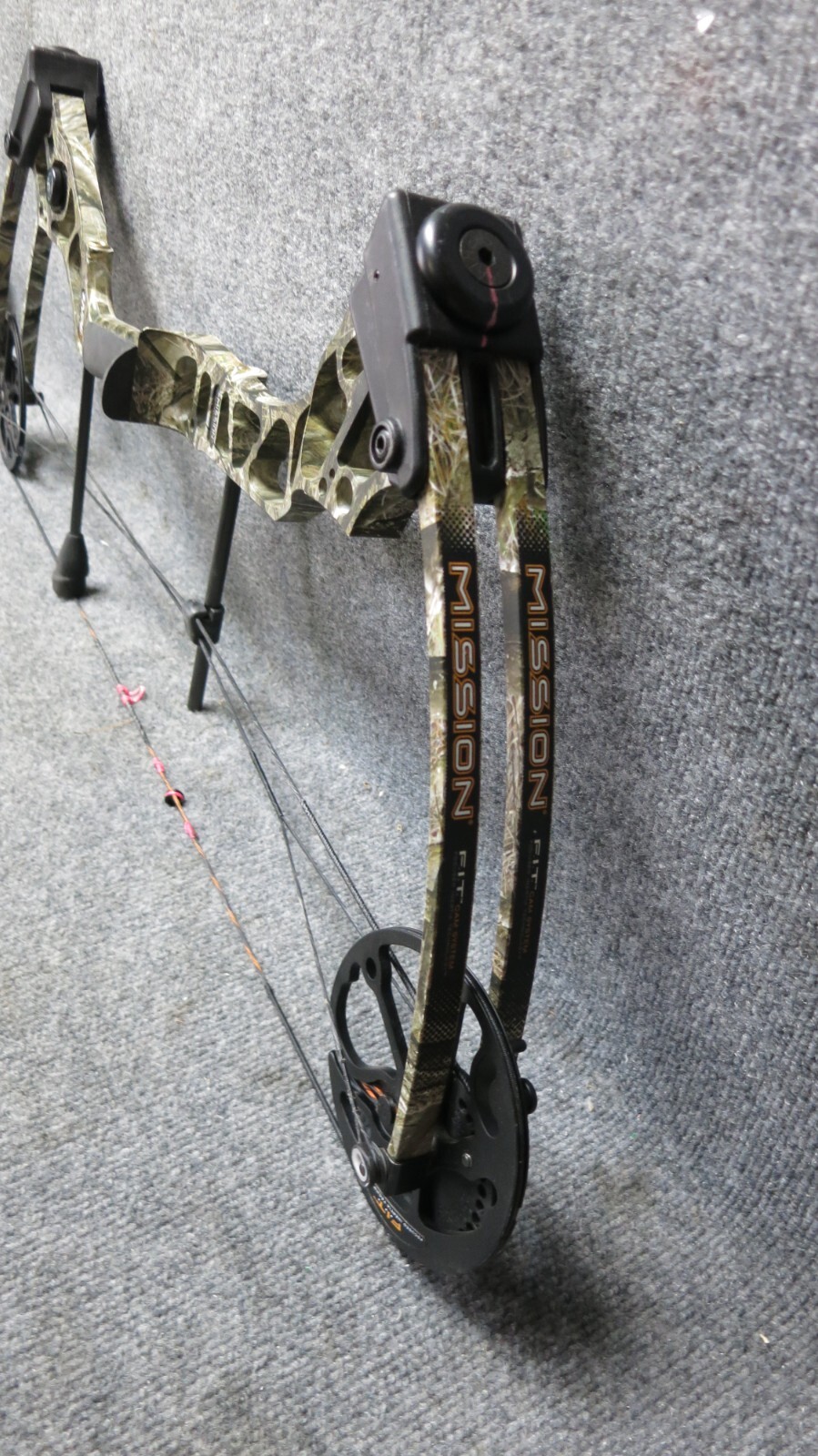 MATHEWS MISSION HYPE DT COMPOUND BOW, RIGHT, LOST CAMO AT, EXCELLENT