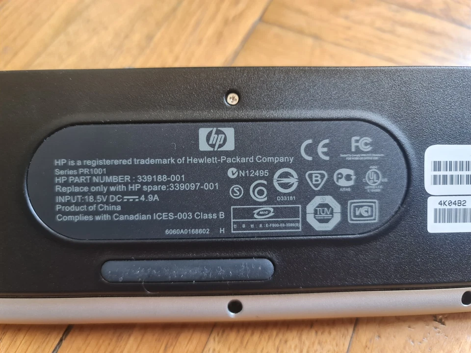 Estación de acoplamiento replicadora de puertos HP Compaq PR1001 DC367B Foto 4 de 4