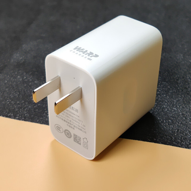 OnePlus純正 Warp Charge 30 ワイヤレスチャージャー1 OnePlus Warp Charge 30 Wireless Charger | Unboxing & Review
