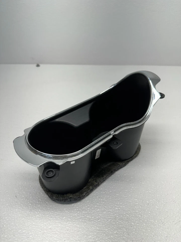 2010-2013 KIA FORTE ЦЕНТРАЛЬНАЯ КОНСОЛЬ ДВОЙНОЙ ПОДСТАКАННИК В СБОРЕ B27001-25031 OEM 221272 - Изображение 4 из 4