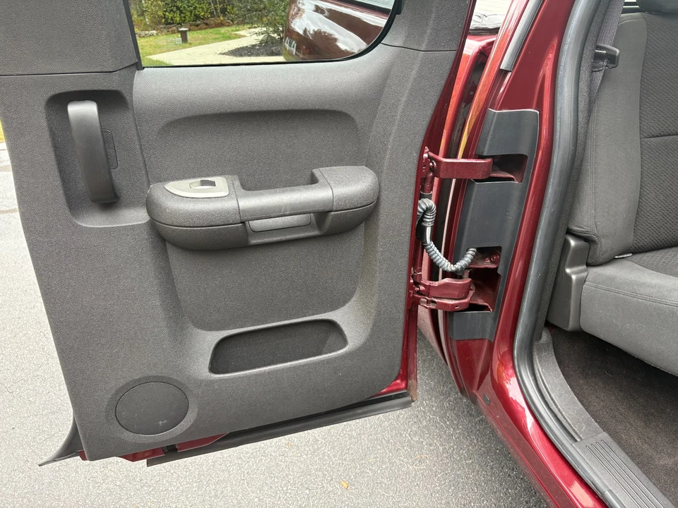 2008 Chevrolet Silverado 1500 K1500 - Image 2 of 4