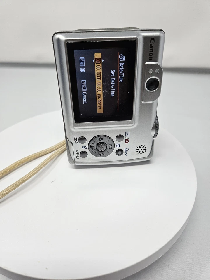 Works Read-Canon PowerShot A550 7.1MP Digital Camera 4x Optical Zoom With Case  - Image 4 of 4