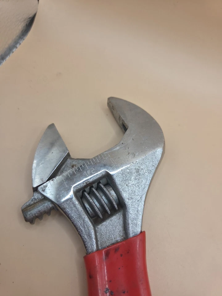 Media Luna Llave Ajustable Forjada Aleación Acero 10" Pulgadas Largo Rojo Agarre Suave Foto 4 de 4