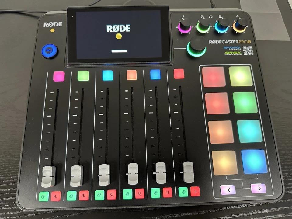 RODE RODECASTER PRO II 8 Channel Integrated Audio Production Studio - Image 4 of 4