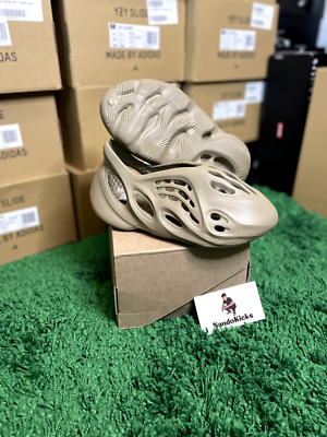 Yeezy Foam Runner Stone Taupe Men display picture 1