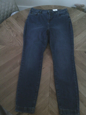 ZIZZI DARK BLUE STRAIGHT LEG JEANS IN SIZE 16 - NEW WITH TAGS
