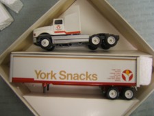 Winross York Snacks Tractor Trailer 1/64 Diecast Made in USA 1992 MIB