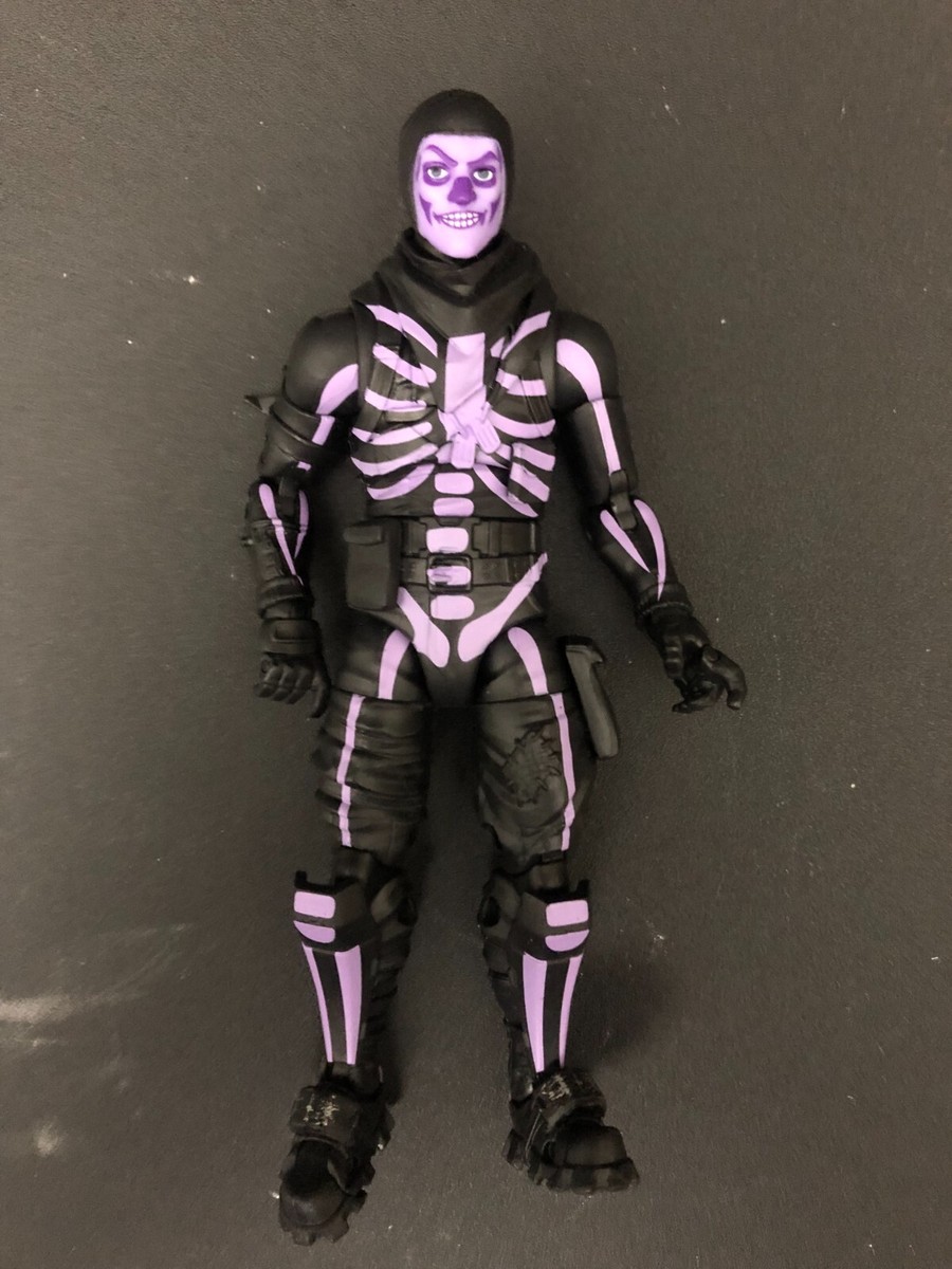 ゲームキャラクター FORTNITE SKULL TROOPER (Purple Glow) Fortnite Legendary Series 6in Figure Pack, Skull Trooper Purple