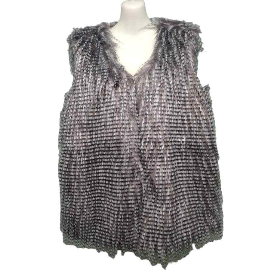 Olive & Oak Fully Lined Striped Faux Fur Vest with Hook & Eye Closures, Sz M