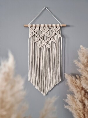 Kleines Wand Makramee für Boho Style Zuhause, minimalistisches Design für moderne Wohnung