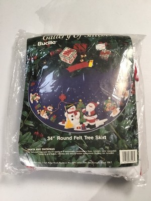 Bucilla Santa's Sleigh 34'' Round Felt Tree Red Skirt Kit Vintage Unopened 