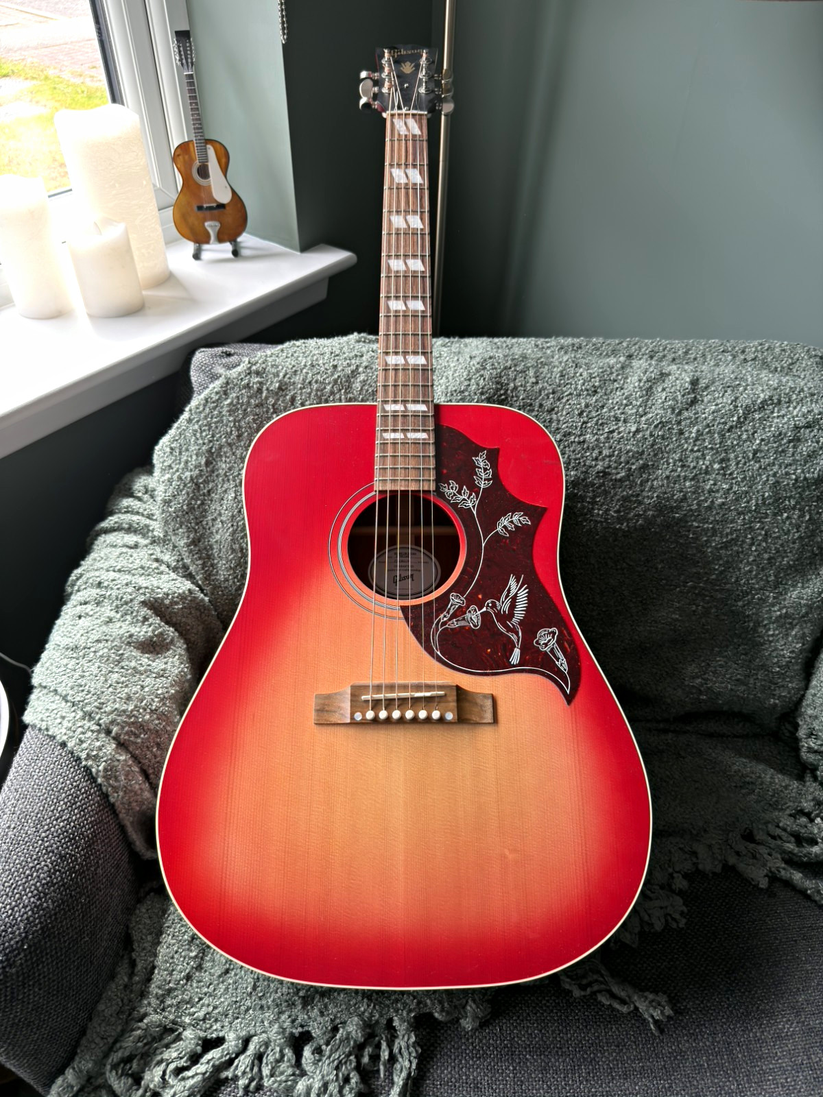Gibson Hummingbird Special 2025 Satin Vintage Cherry Sunburst