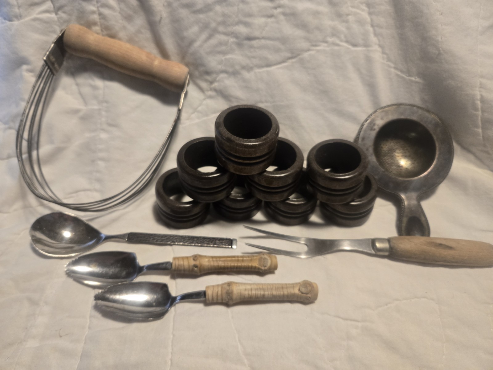 Vintage Küchenhelfer & Gadgets Set Metall Holz Gebäck Mixer Löffel Gabel