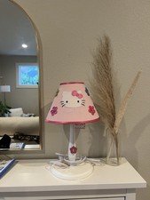 Lámpara de mesa Hello Kitty vintage, pantalla floral rosa, Sanrio 2006, coleccionable