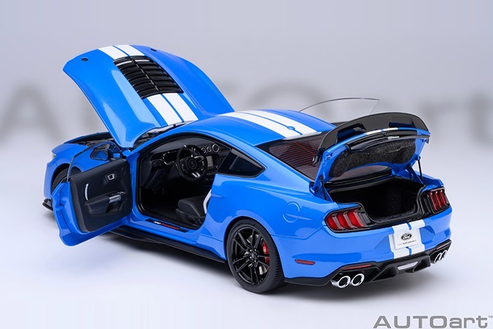 AUTOart FORD MUSTANG SHELBY GT-500 1/18 MODEL CAR GRABBER BLUE