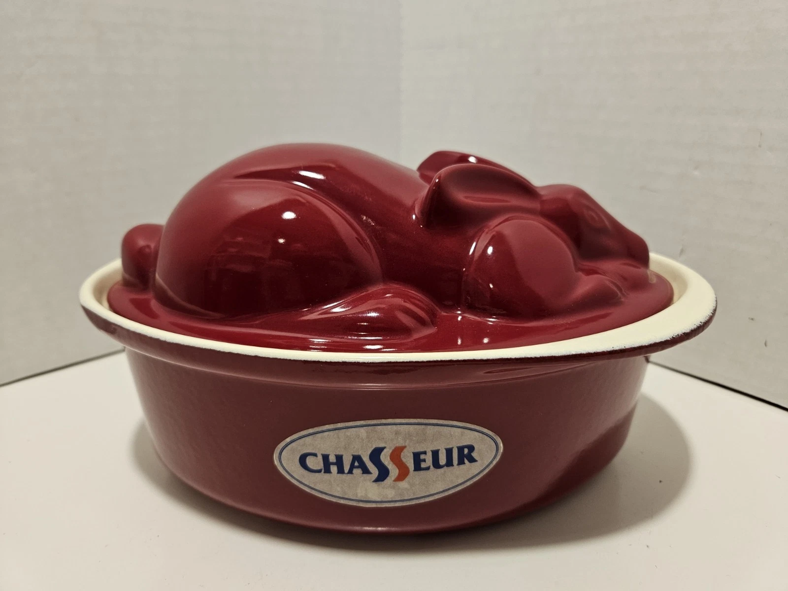 VINTAGE CHASSEUR CAST IRON RED ENAMEL RABBIT DUTCH OVEN FRENCH BAKING DISH