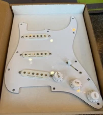 Seymour Duncan Classic Stack Stratocaster Loaded Pickguard White