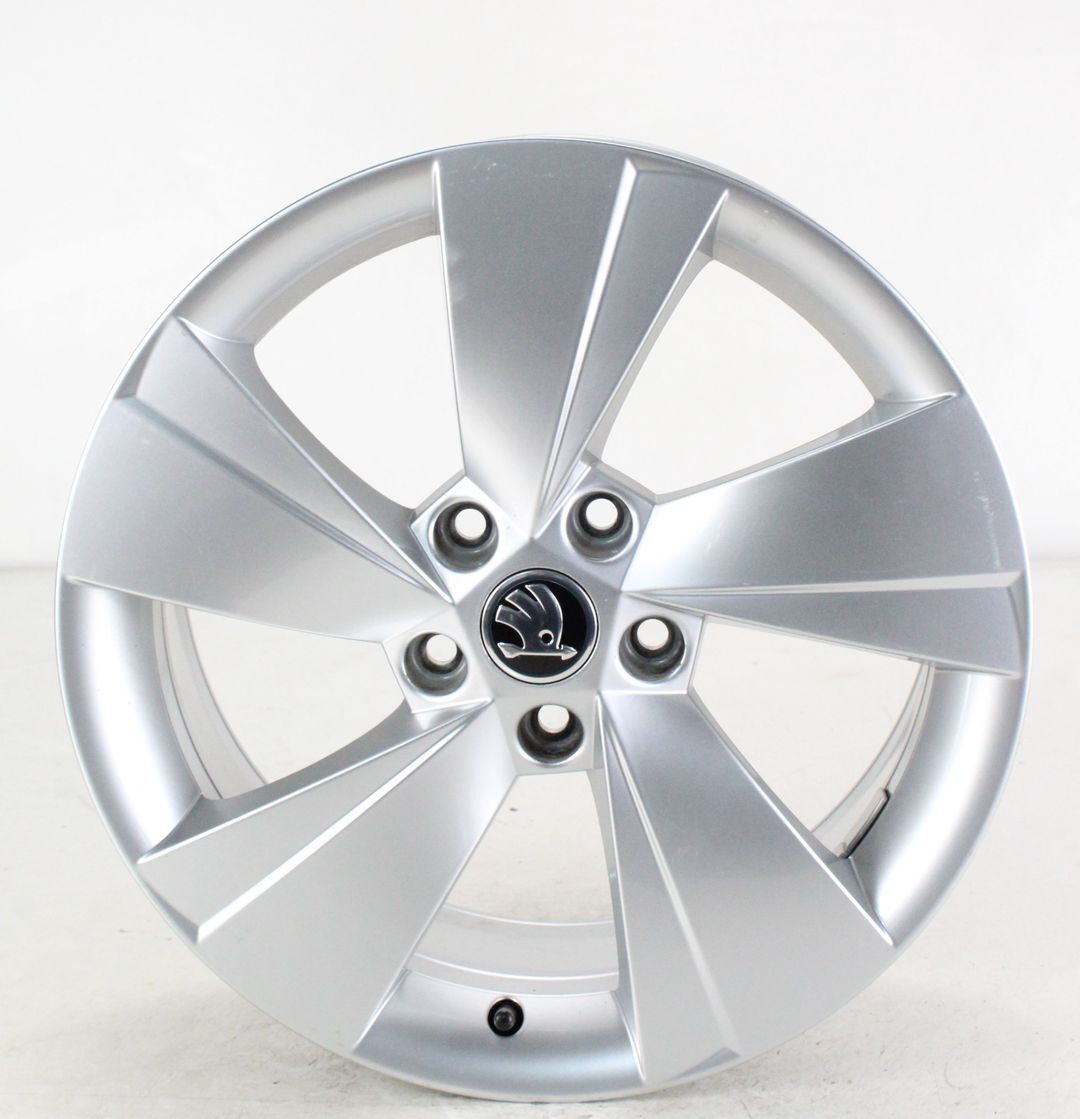 Skoda Superb III 3V Single Rim 17 Inch Alloy Wheel Silver Rim 3V0601025AE