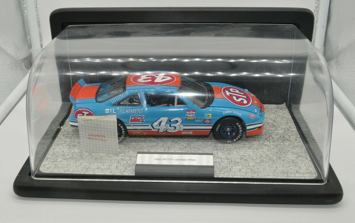 Pick of the Day: '92 Pontiac Grand Prix Richard Petty Edition