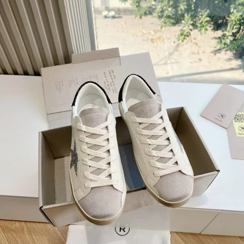 Fresh 2025 Collection: Golden Goose Super-Star White Leather Low Top Boardwear - Picture 7 of 10