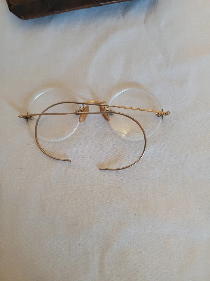 Vintage rimless eye glasses 1/10 12k gold filled w/case - Image 3 of 4