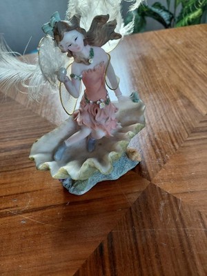 Feen Figur sitzend in einem Muschelsockel hält Peal Retro Vintage Sammlerstück