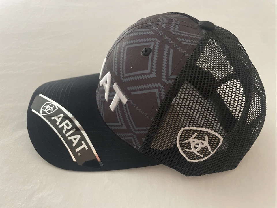 Gorra de malla ajustable Ariat para hombre (negro azteca, talla única) Foto 2 de 4