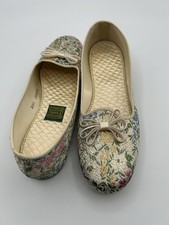 VTG 1960s Daniel Green Comfy Slippers Ballet Flats Sz7 Golden Floral Brocade