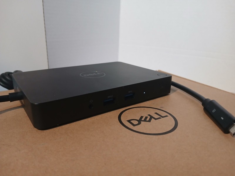 Genuine Dell WD15 Business Dock USB-C  Docking Station with  Dell ADAPTER