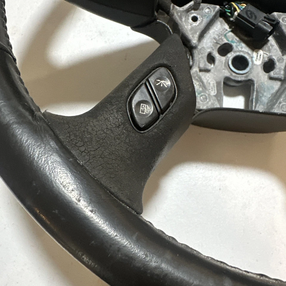 Volante Chevy Silverado 2003-2006 cuero 1500 2500 3500 HD Foto 3 de 4