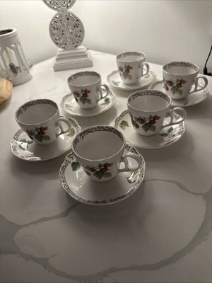 VTG Noritake 9416 Set Of 2 Tea Cups & 2 Saucers. Strawberries Excellent