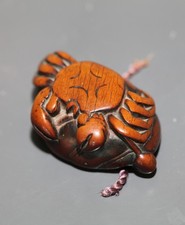 antique Japanese carved boxwood netsuke of a Crab, 18th century. Edo piece. RARE