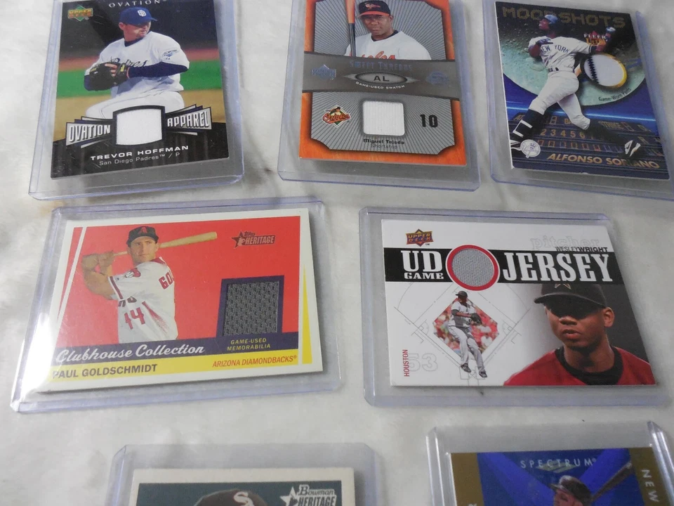 TEN RAW ALL GAME USED OR GAME WORN MATERIAL RELIC BASEBALL CARDS Foto 4 de 4