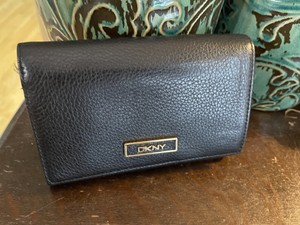 dkny wallet black