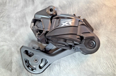 Shimano Deore XT RD-M8250-SGS Di2 Wireless Rear Derailleur 12-Speed, Long Cage